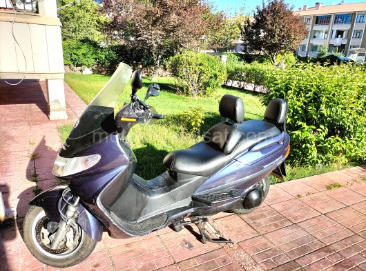 Suzuki Burgman AN 400 cc maxi scooter 
