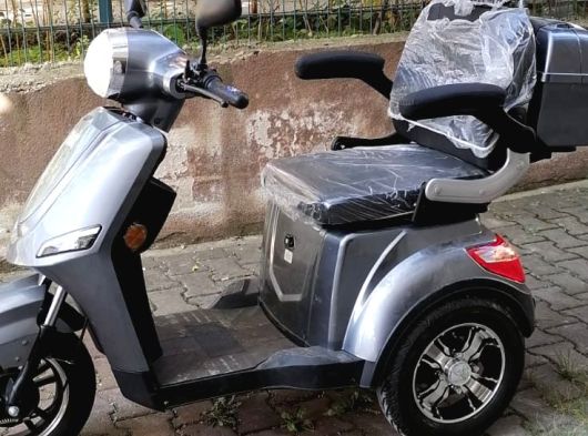 Sıfır elektrikli moped