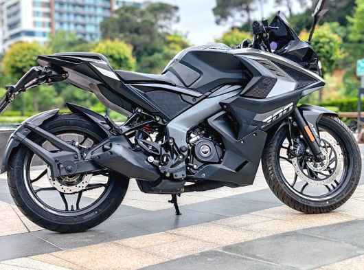 BAJAJ RS 200 2023 MODEL  ORJİNAL KM  ÖN BORULAR VE SO GIRANAJ DEYİŞTİ ORJİNAL HALİNDE CEKMESİ İTMESİ YOK 05448926531 - 18. fotoğraf