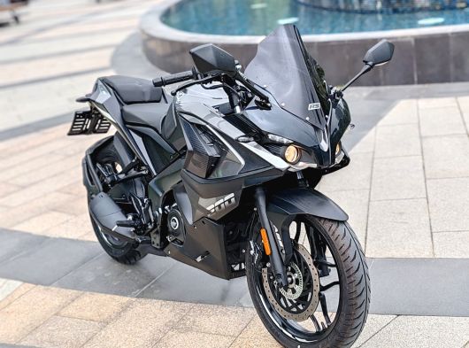 BAJAJ RS 200 2023 MODEL  ORJİNAL KM  ÖN BORULAR VE SO GIRANAJ DEYİŞTİ ORJİNAL HALİNDE CEKMESİ İTMESİ YOK 05448926531