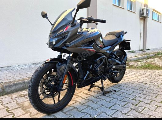 Acil satılık..pulsar f250 seceneklerde olmadığı için dominar işaretlemek zorunda kaldim.kacirilmamasi gereken temizlikte sıfır gibi .kapalı garaj motorudur 